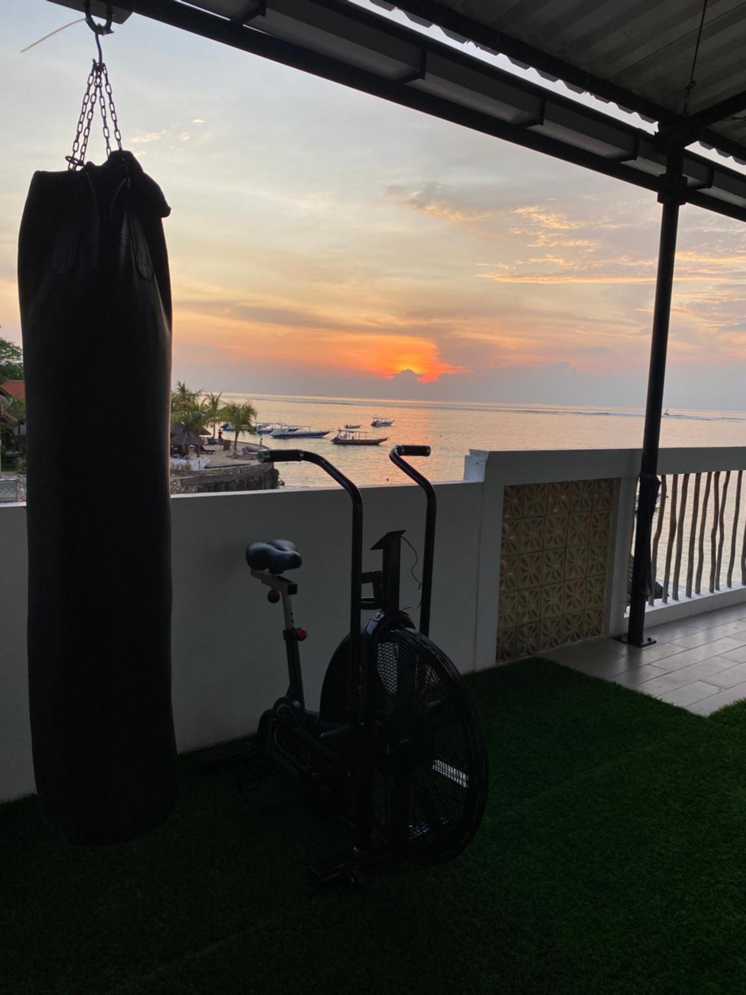 3 Monkeys Lembongan Studio Apartments Gym Recovery Centre Exterior photo