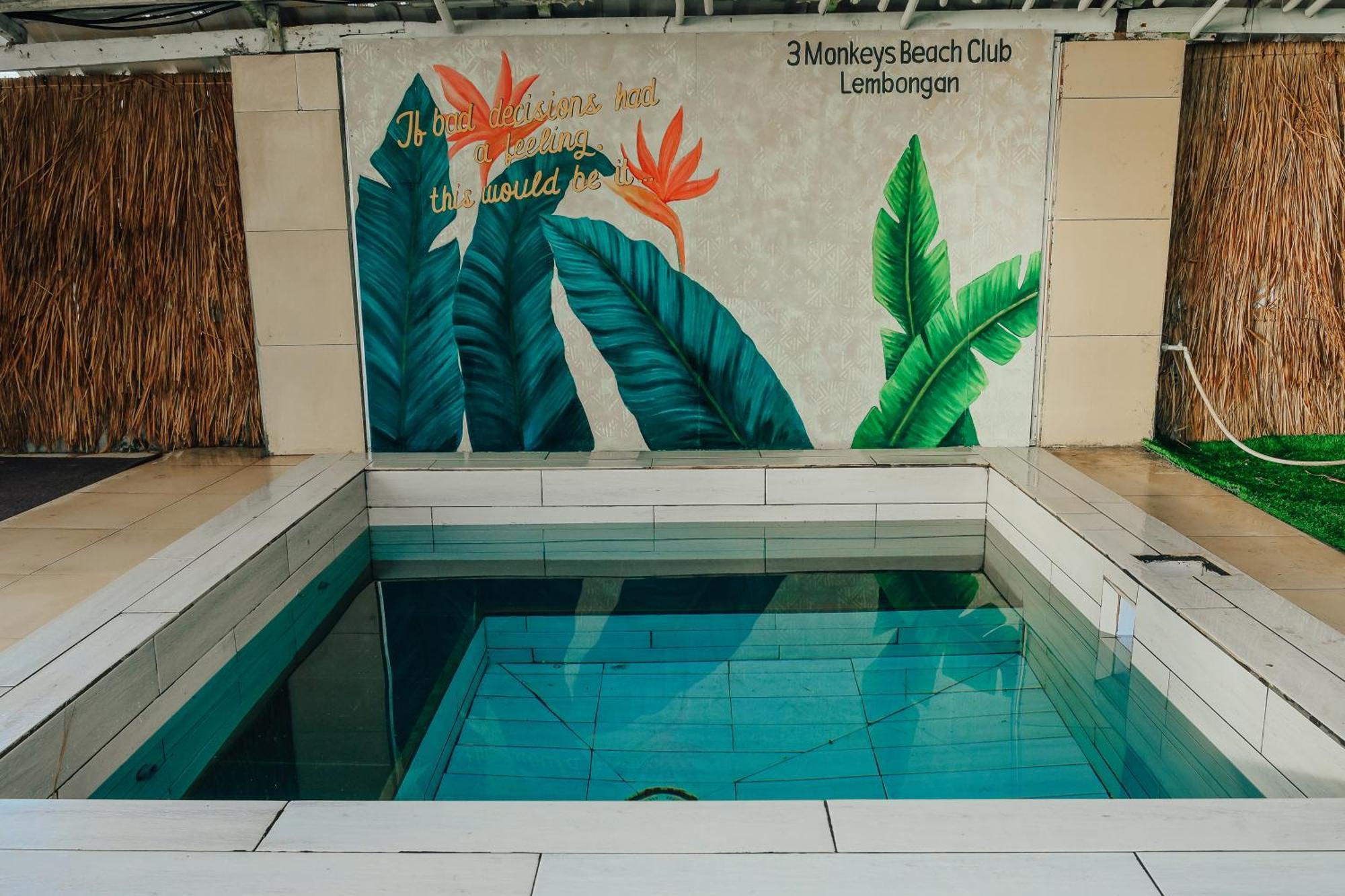 3 Monkeys Lembongan Studio Apartments Gym Recovery Centre Exterior photo